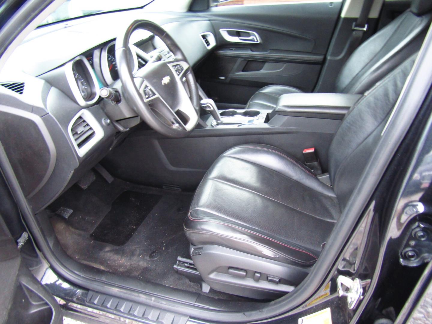 2011 Black /Black Chevrolet Equinox LTZ 2WD (2CNALFEC9B6) with an 2.4L L4 DOHC 16V engine, Automatic transmission, located at 15016 S Hwy 231, Midland City, AL, 36350, (334) 983-3001, 31.306210, -85.495277 - Photo#3